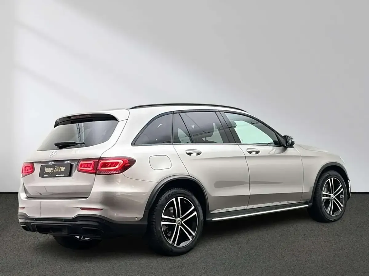 Gebraucht Mercedes GLC300 AMG 245 PS (180 kW) 2022 Mojavesilber SUV