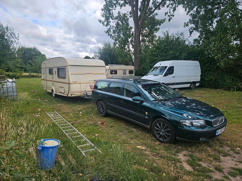 Grün Gebraucht 2001 Volvo V70 Kombi | 1.950 € - Bild 1/2