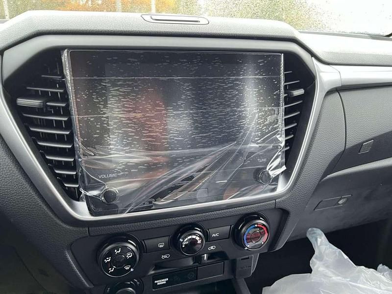 Neu Isuzu D-Max 163 PS (119 kW) 2025 Islay gray Pickup