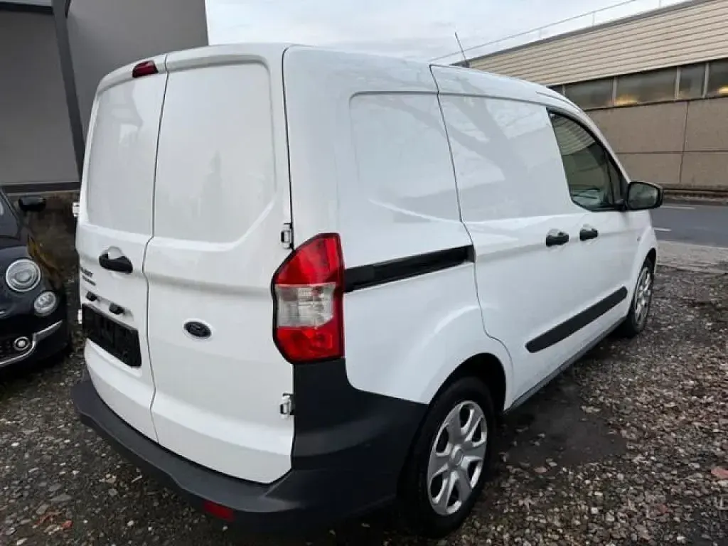 Gebraucht Ford Transit Courier 101 PS (74 kW) 2023 Frozen white Van