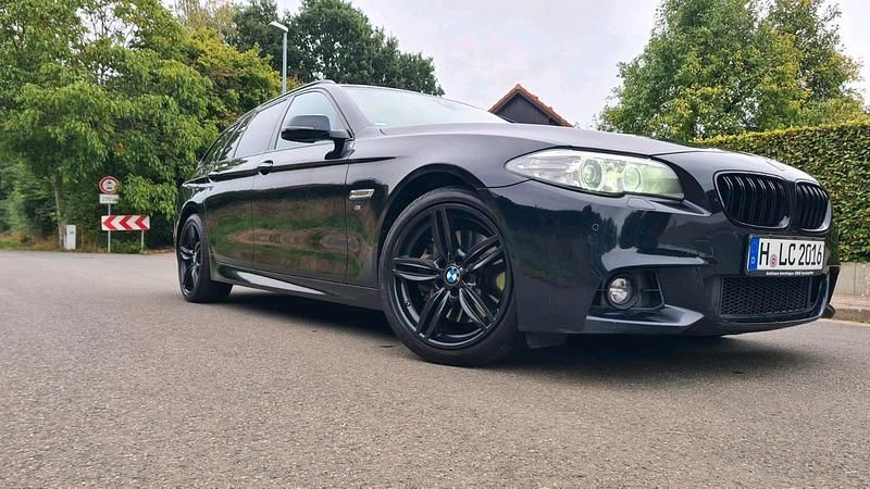 Schwarz Gebraucht 2016 BMW 530 M Sport Kombi | 15.500 € (Etwas zu teuer) - Bild 1/4