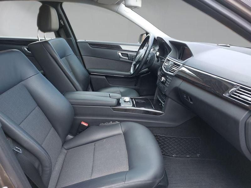 Gebraucht Mercedes E350 Avantgarde 265 PS (194 kW) 2012 Indiumgrey  metallic paint Limousine