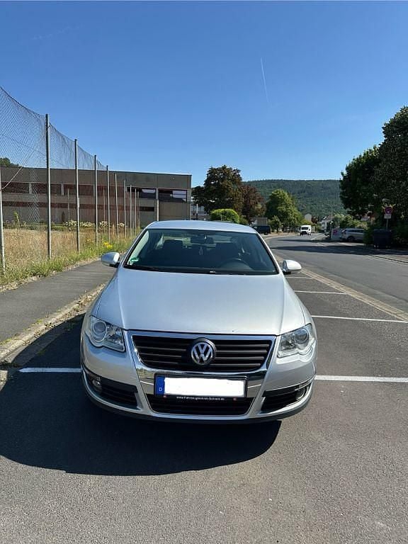 Grau Gebraucht 2006 VW Passat Limousine | 2.200 € (Guter Preis) - Bild 1/4
