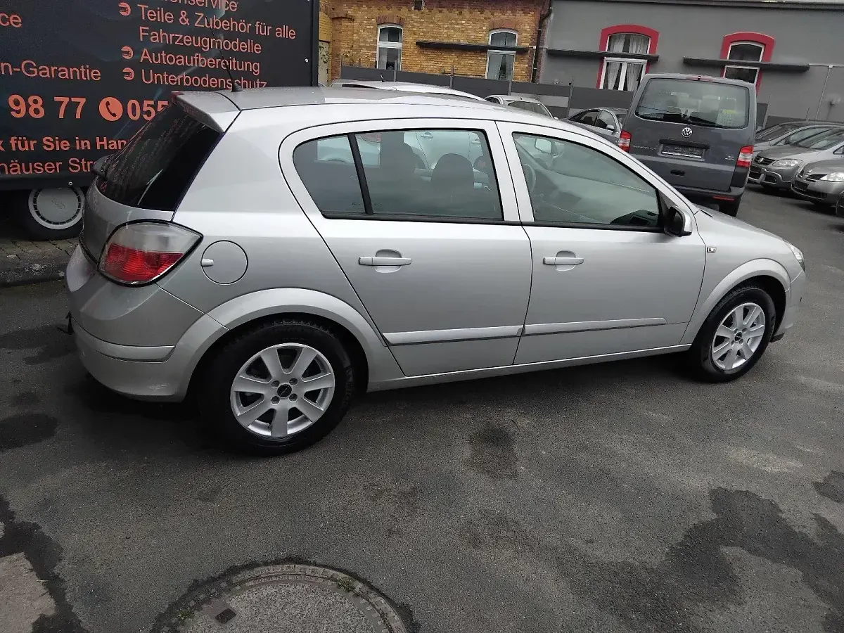 Gebraucht Opel Astra 90 PS (66 kW) 2006 Silber Limousine