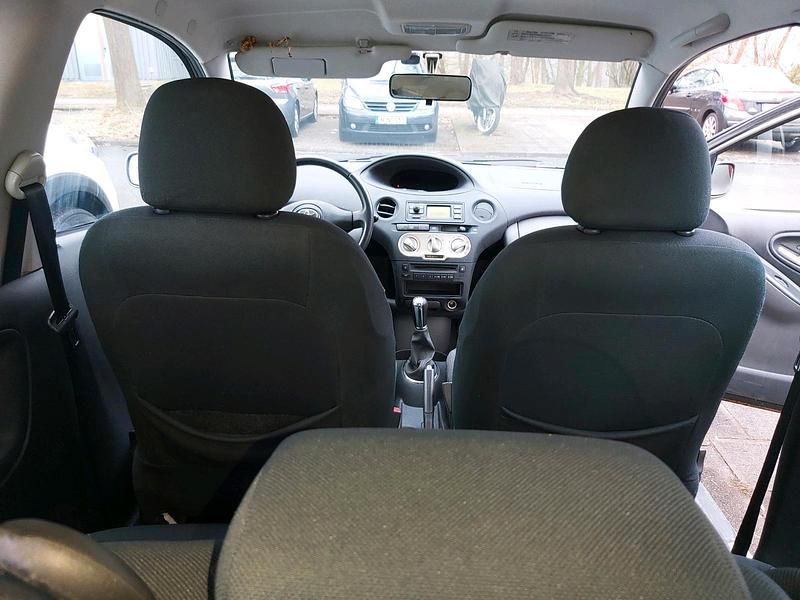 Gebraucht Toyota Yaris 87 PS (63 kW) 2003 Silber Kleinwagen