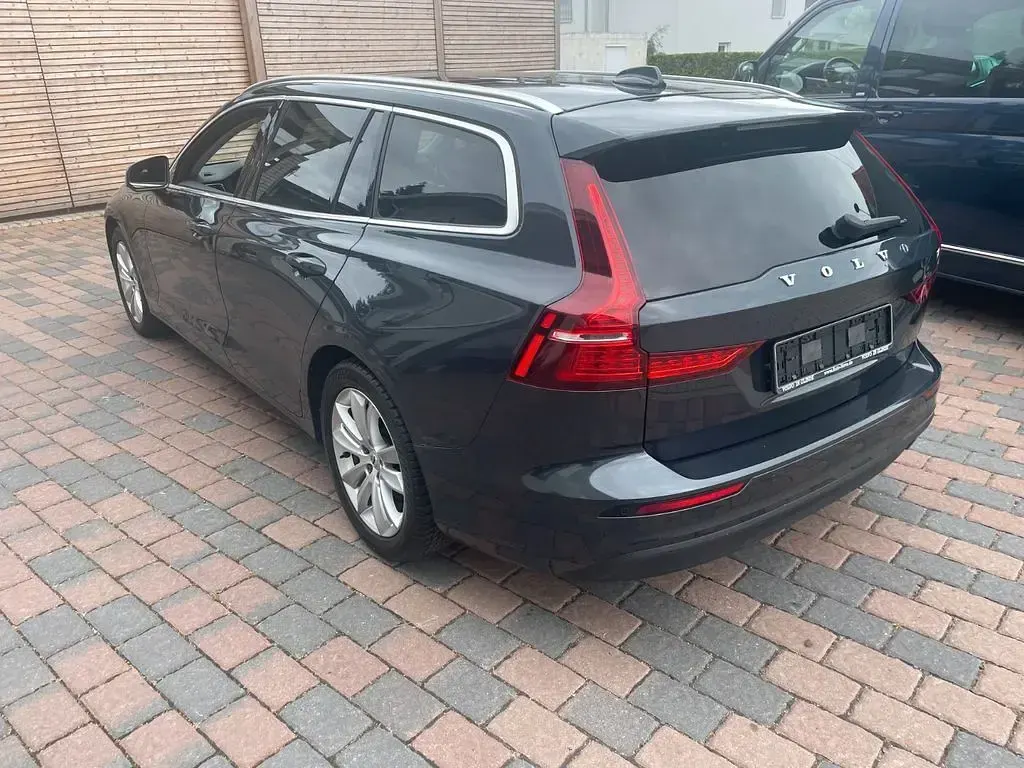 Gebraucht Volvo V60 Momentum 150 PS (110 kW) 2018 Grau Kombi