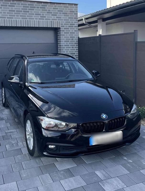 Schwarz Gebraucht 2017 BMW 318 Kombi | 8.600 € (Fairer Preis) - Bild 1/4