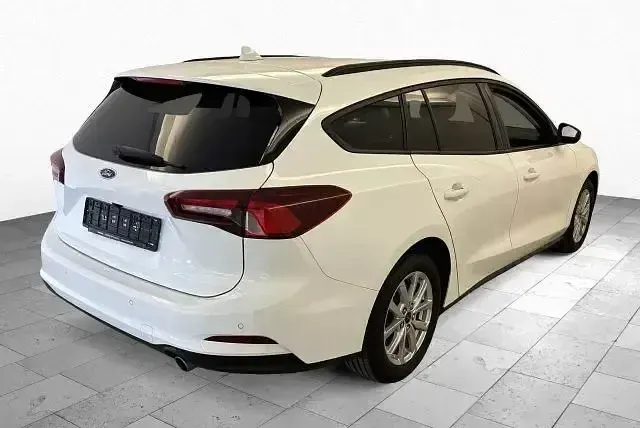 Gebraucht Ford Focus Titanium 120 PS (88 kW) 2022 Blau Kombi