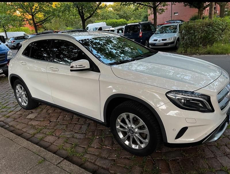 Gebraucht Mercedes GLA220 177 PS (130 kW) 2016 Weiß SUV