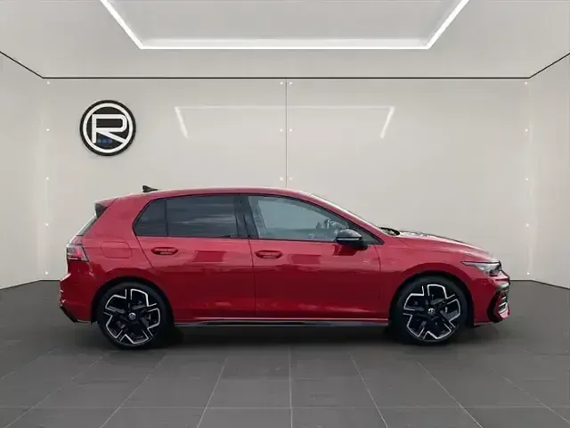 Neu VW Golf VIII R-line 150 PS (110 kW) 2026 Rot Limousine