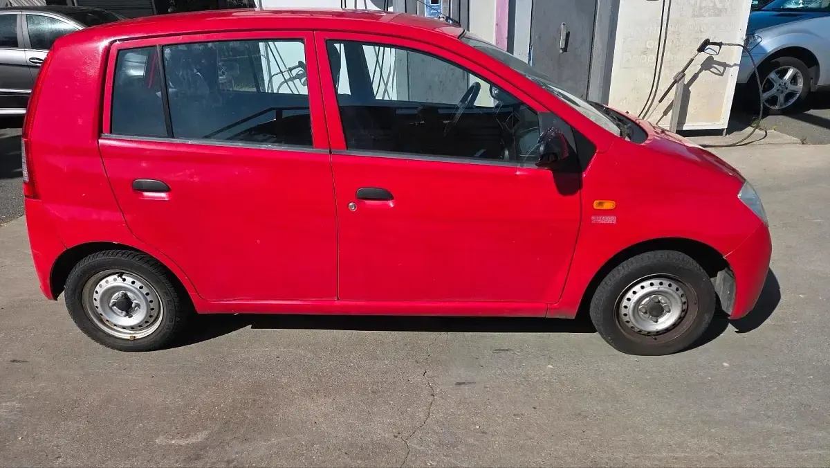 Gebraucht Daihatsu Cuore 58 PS (42 kW) 2003 Rot Kleinwagen