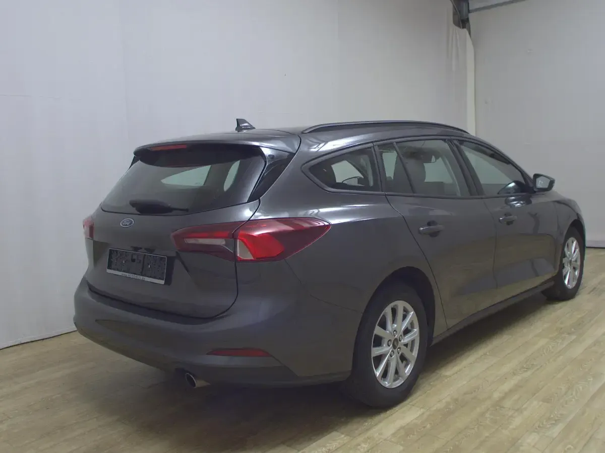 Używany Ford Focus Cool & Connect 120 KM (88 kW) 2022 Szary Sedan/Limuzyna