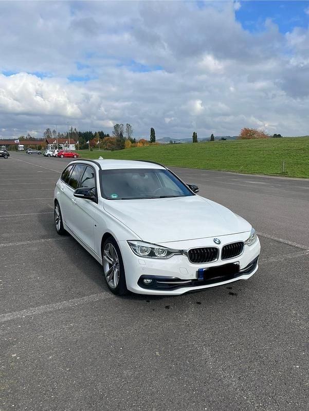 Weiß Gebraucht 2017 BMW 325 Sport Line Kombi | 12.500 € (Fairer Preis) - Bild 1/4