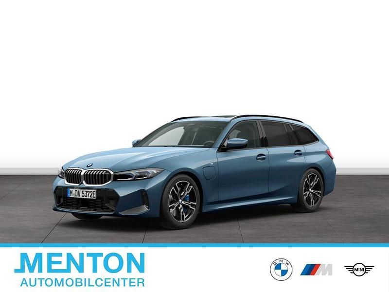Blau Gebraucht 2025 BMW 330e M Sport Kombi | 49.314 € (Superpreis) - Bild 1/4
