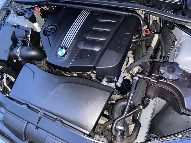 Gebraucht BMW 318 143 PS (105 kW) 2011 Grau Limousine