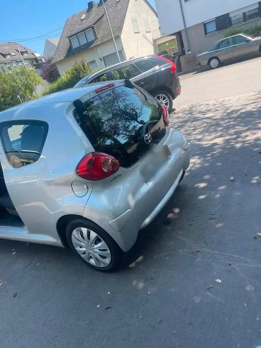Gebraucht Toyota Aygo 69 PS (50 kW) 2007 Silber Kleinwagen