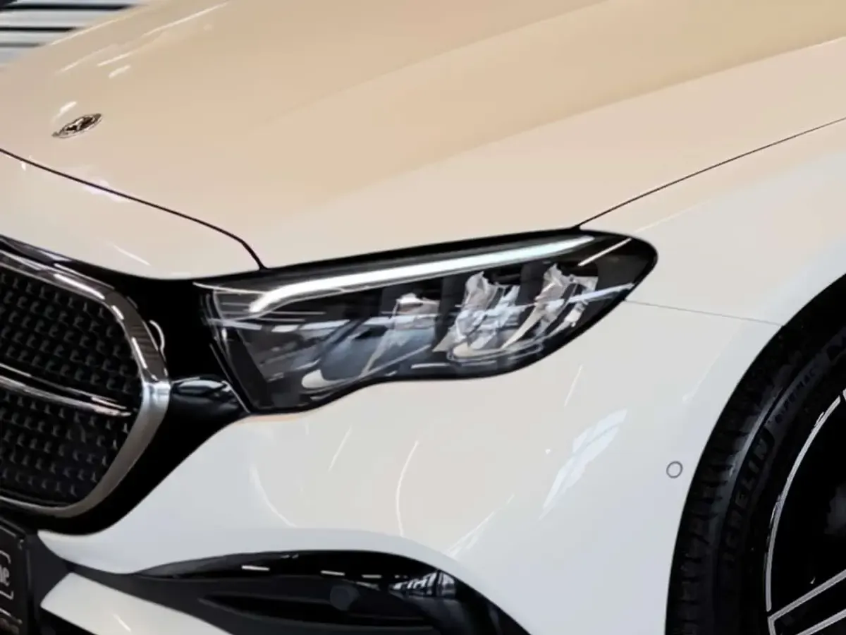 Gebraucht Mercedes E300 AMG 204 PS (150 kW) 2024 Weiß Kombi