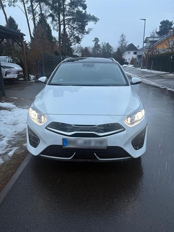 Gebraucht Kia Ceed Sportswagon Platinum 141 PS (103 kW) 2022 Weiß Kombi