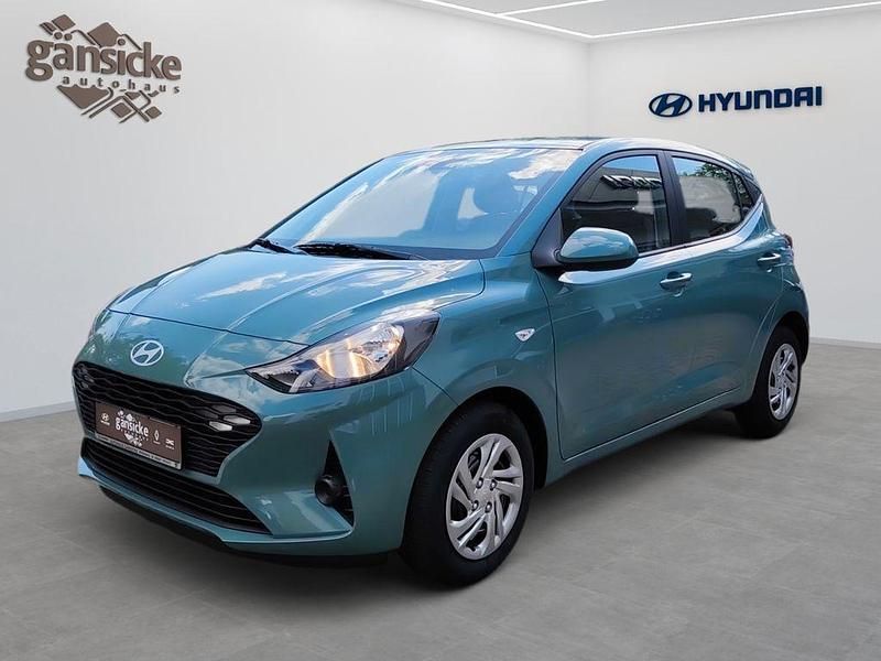 Mangrove green Neu 2025 Hyundai i10 Select Kleinwagen | 17.290 € (Fairer Preis) - Bild 1/3