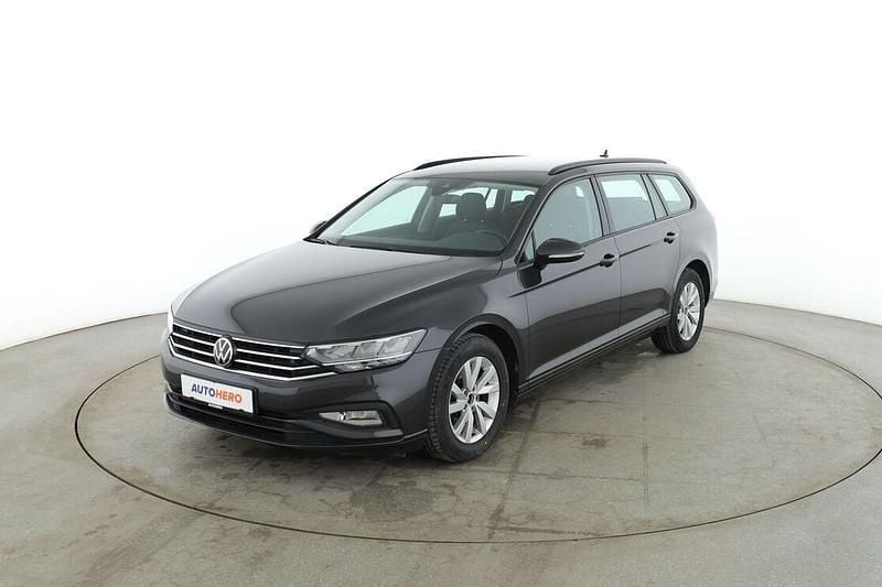 Gebraucht VW Passat 150 PS (110 kW) 2021 Grau Kombi