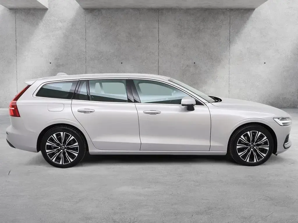 Gebraucht Volvo V60 Plus 398 PS (292 kW) 2022 Silver dawn Kombi