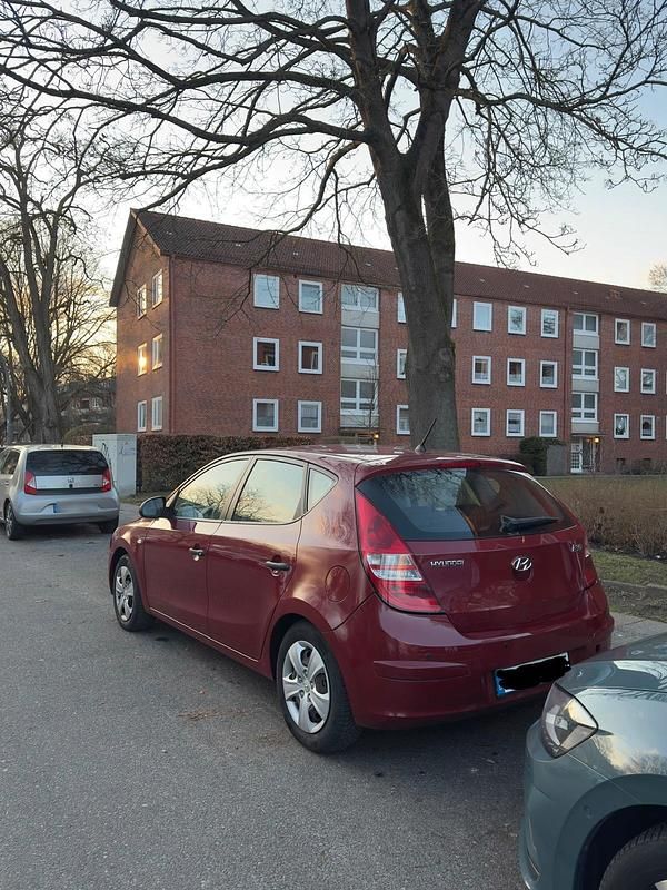 Gebraucht Hyundai i30 109 PS (80 kW) 2009 Rot Kleinwagen