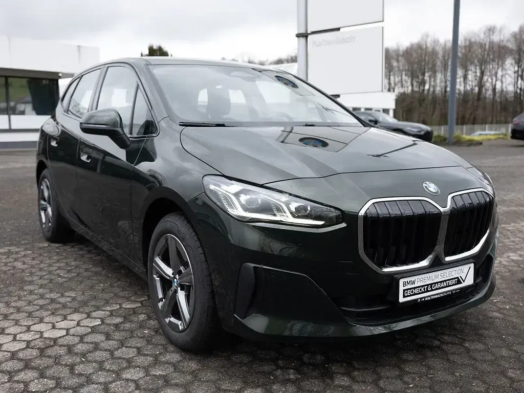 Gebraucht BMW 220 Active Tourer Efficient Dynamics 170 PS (125 kW) 2025 Grün Van / Kleinbus