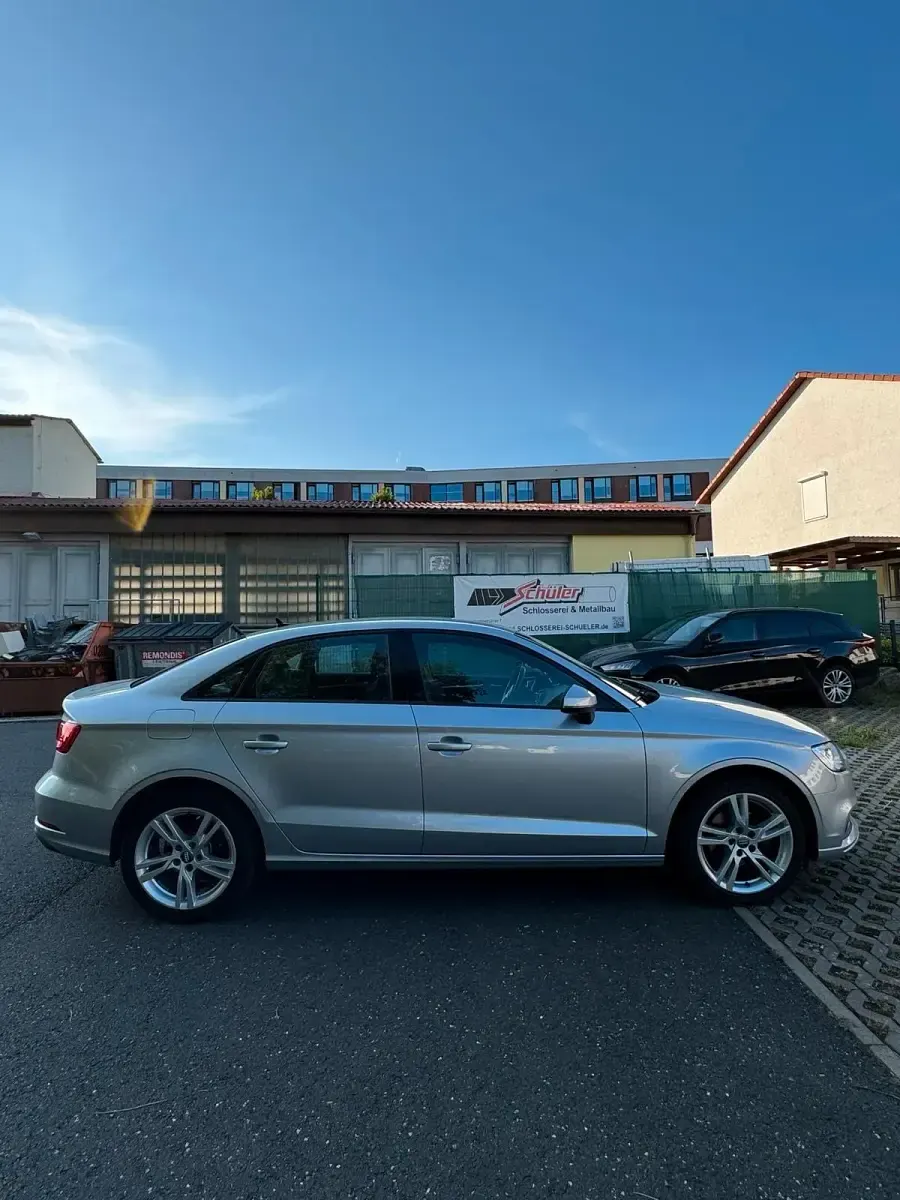 Gebraucht Audi A3 Comfort 116 PS (85 kW) 2019 Silber Limousine