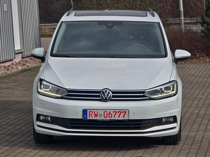 Gebraucht VW Touran 122 PS (89 kW) 2022 Weiß Van / Kleinbus