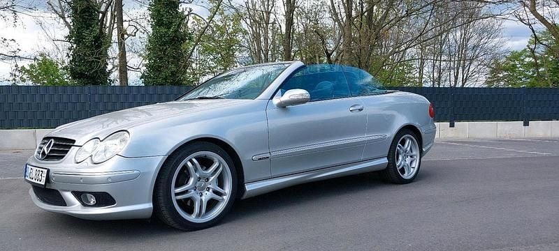Silber Gebraucht 2003 Mercedes CLK320 AMG Cabrio | 11.650 € (Etwas zu teuer) - Bild 1/4