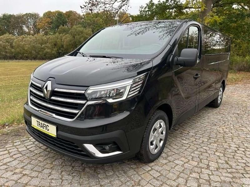 Tenebroschwarz Gebraucht 2023 Renault Trafic Van | 37.890 € (Etwas zu teuer) - Bild 1/4