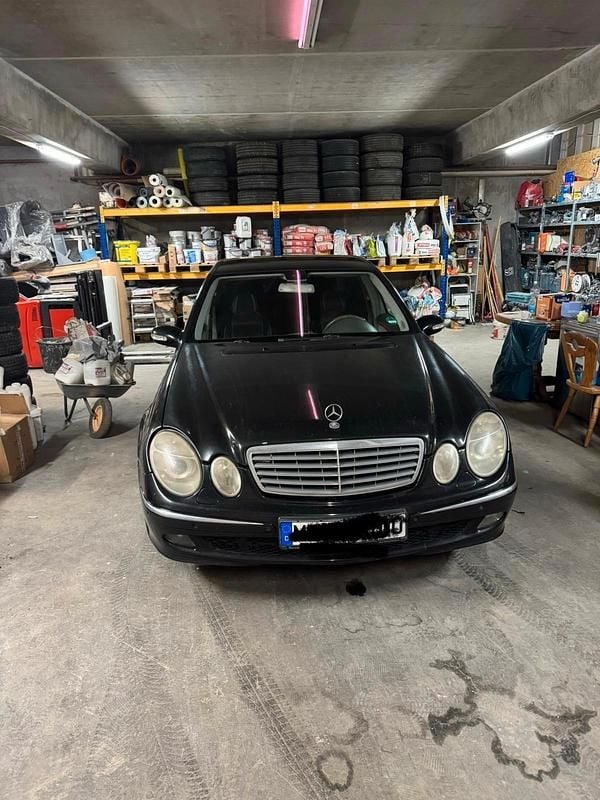 Gebraucht Mercedes E220 150 PS (110 kW) 2004 Schwarz Limousine
