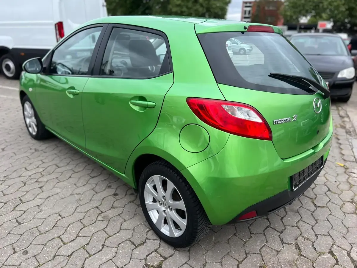 Gebraucht Mazda 2 75 PS (55 kW) 2009 Grün Kleinwagen