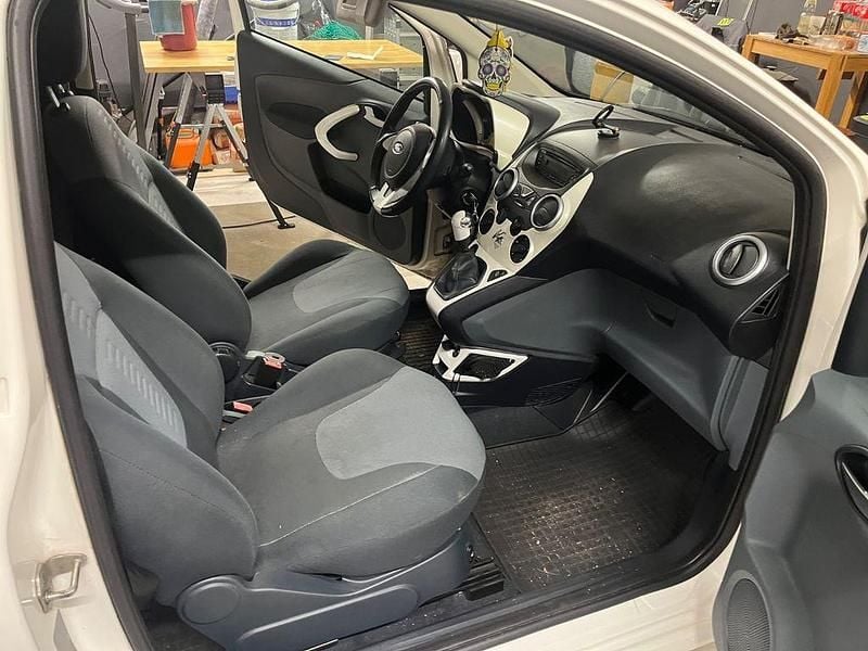 Second-hand Ford Ka Titanium 75 CP (55 kW) 2012 Alb Hatchback