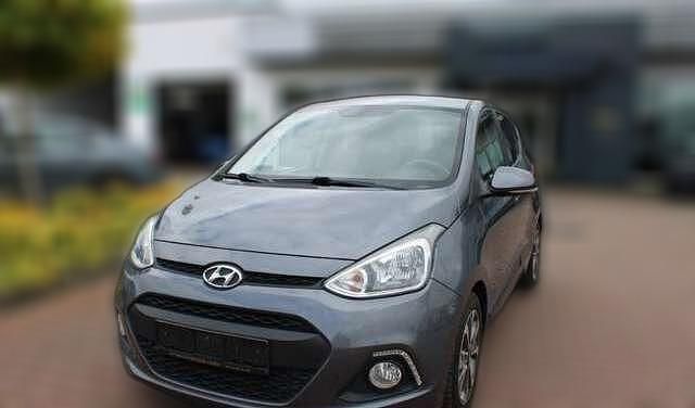 Grau metallic Gebraucht 2016 Hyundai i10 Passion Kleinwagen | 9.390 € (Etwas zu teuer) - Bild 1/4