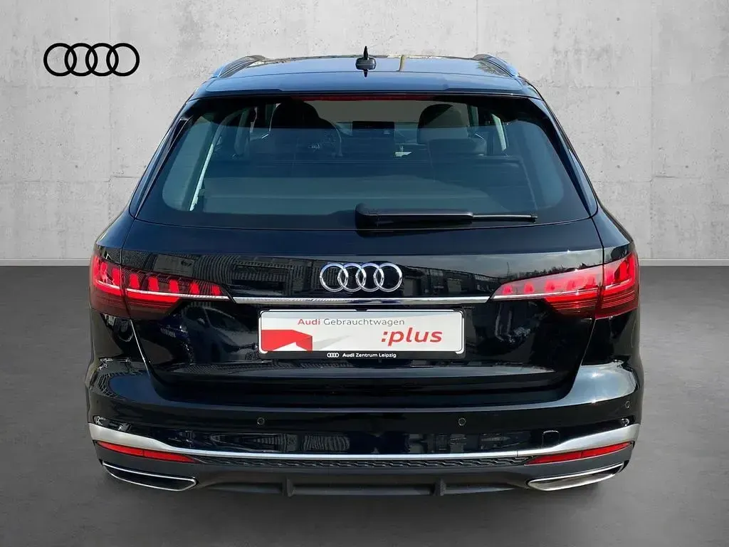 Second-hand Audi A4 S-Line 150 CP (110 kW) 2023 Negru Break