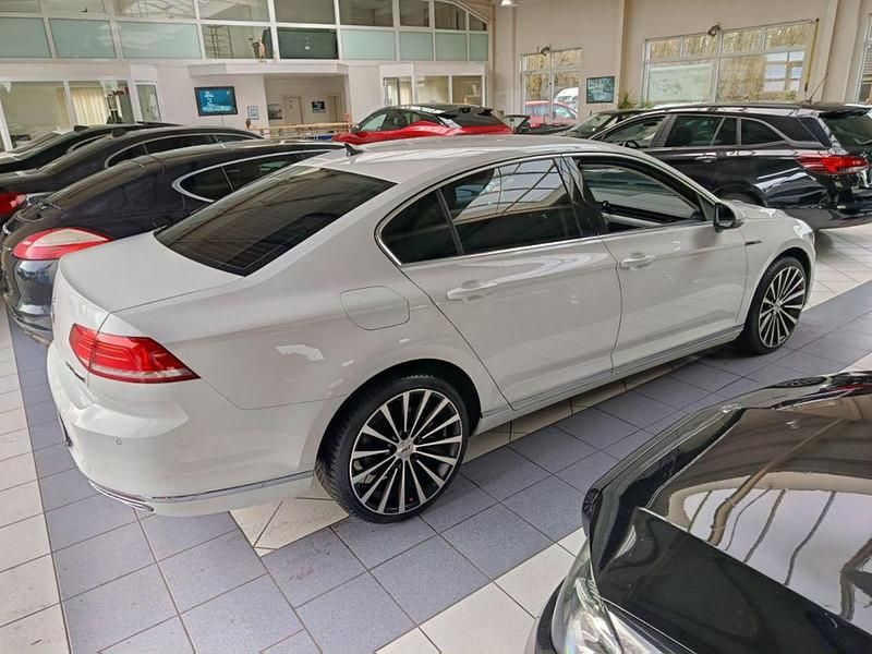 Gebraucht VW Passat Comfortline 239 PS (175 kW) 2015 Weiß Limousine