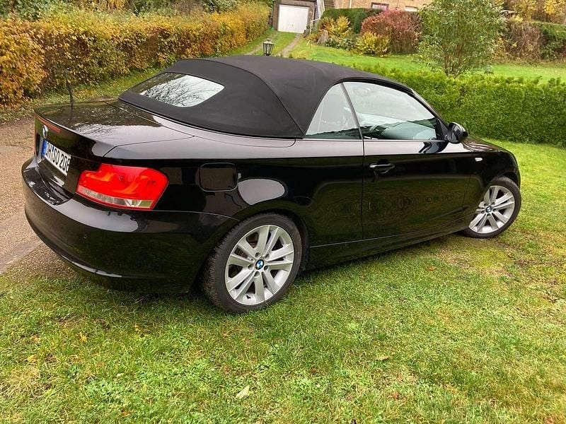 Gebraucht BMW 118 Cabriolet Comfort Edition 143 PS (105 kW) 2011 Schwarz Cabrio