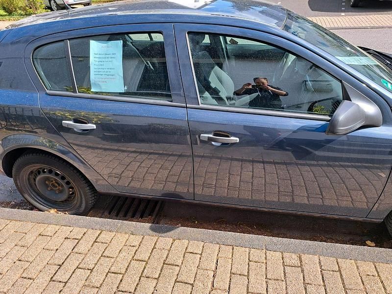 Gebraucht Opel Astra 110 PS (80 kW) 2009 Blau Kleinwagen