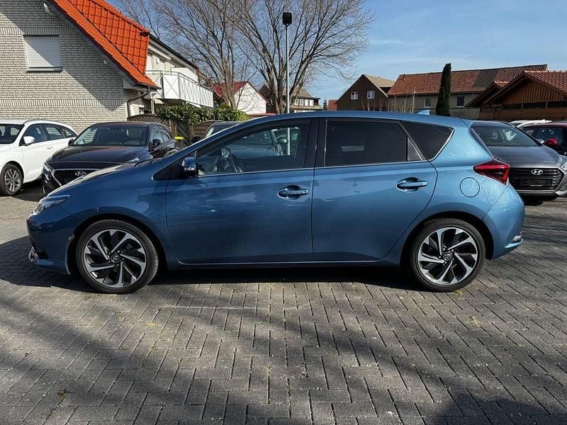 Gebraucht Toyota Auris Design 111 PS (81 kW) 2015 Blau Limousine