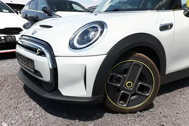 Gebraucht Mini Cooper Classic 135 kW (184 PS) 2021 White silver metallic white silver metallic Kleinwagen