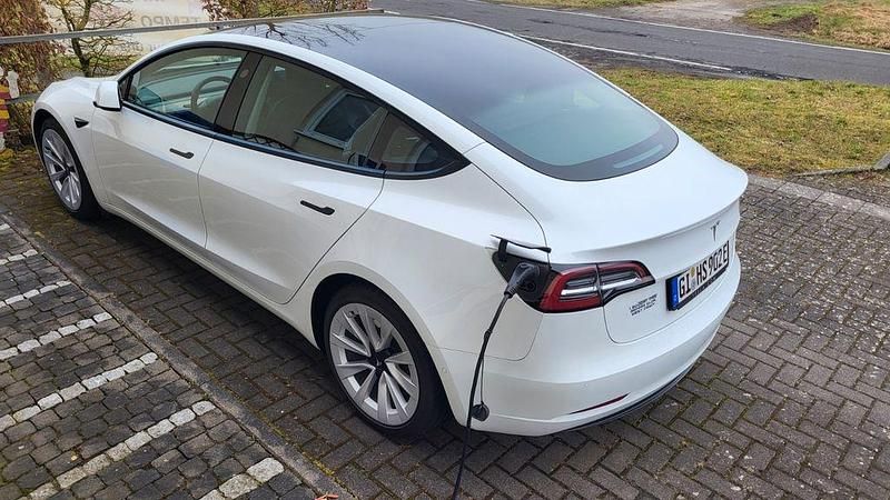 Gebraucht Tesla Model 3 RWD 239 kW (325 PS) 2022 Weiß Limousine