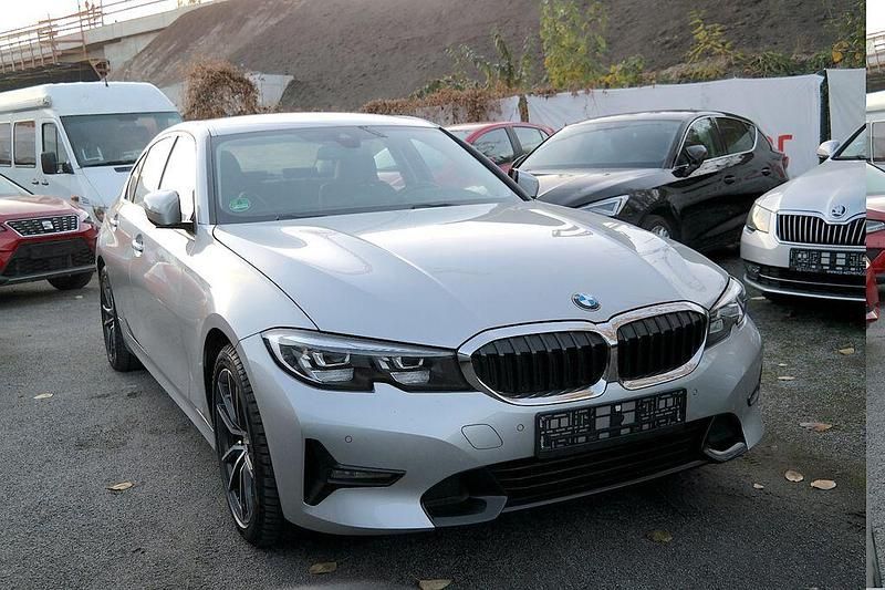 Silber Gebraucht 2021 BMW 318 Sport Line Limousine | 25.900 € (Guter Preis) - Bild 1/4