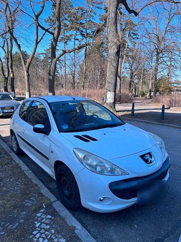 Gebraucht Peugeot 206+ 60 PS (44 kW) 2010 Weiß Kleinwagen