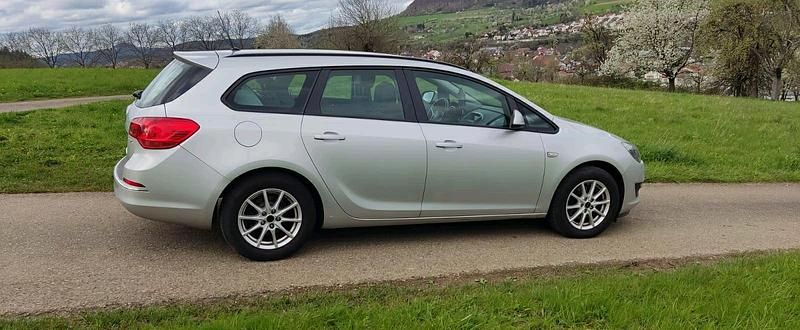 Gebraucht Opel Astra 110 PS (80 kW) 2015 Silber Kombi