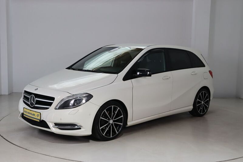 Weiß Gebraucht 2013 Mercedes B200 Van / Kleinbus | 5.800 € - Bild 1/4