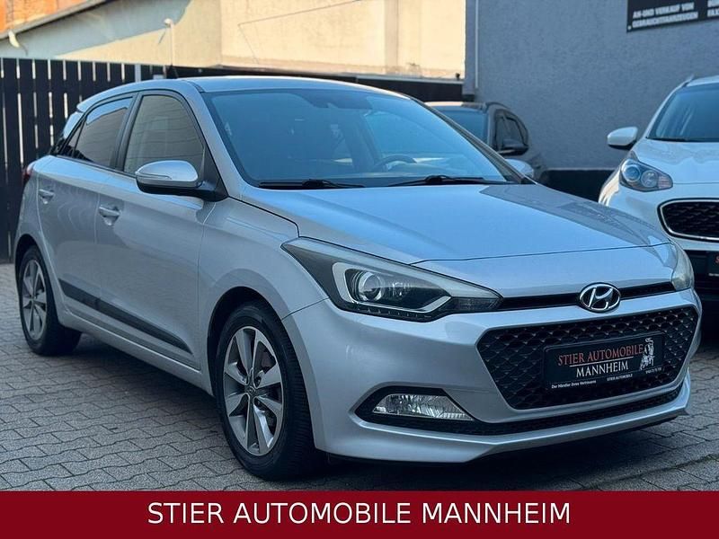 Gebraucht Hyundai i20 YES! 84 PS (61 kW) 2015 Silber Limousine