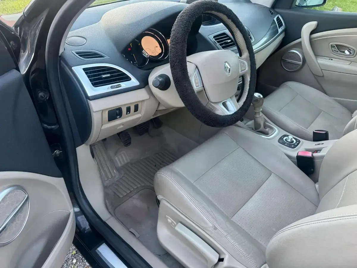 Gebraucht Renault Mégane III 130 PS (95 kW) 2012 Schwarz Limousine