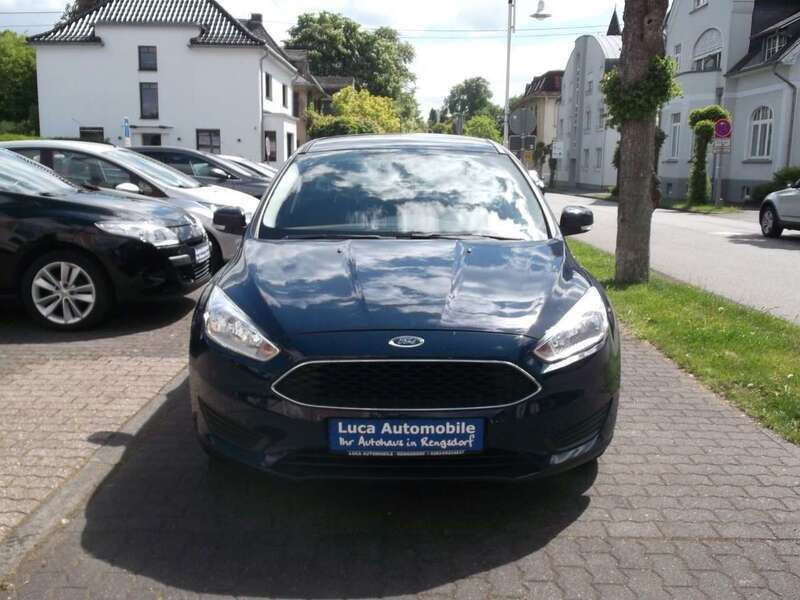 Blazerblau Gebraucht 2015 Ford Focus Ambiente Kombi | 6.200 € (Fairer Preis) - Bild 1/4