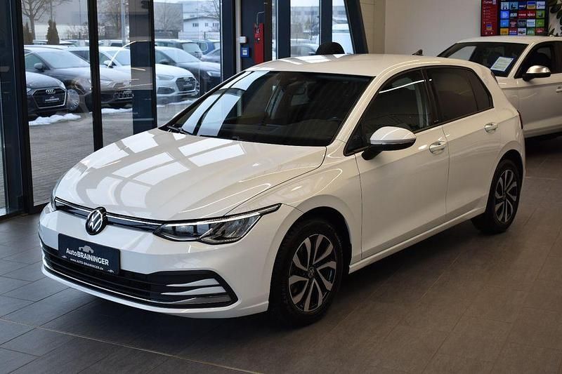 Gebraucht VW Golf VIII Active 116 PS (85 kW) 2021 Weiß Limousine